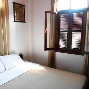tha-heua-me-guesthouse.hotelsluangprabang.com/